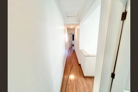 Casa à venda com 134m², 3 quartos e 2 vagas Casa à venda com 134m², 3 quartos e 2 vagasCorredor