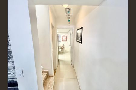 Casa à venda com 134m², 3 quartos e 2 vagas Casa à venda com 134m², 3 quartos e 2 vagasCorredor