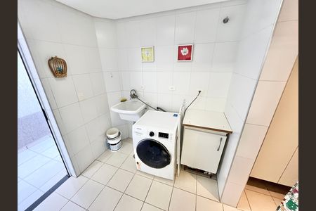 Casa à venda com 134m², 3 quartos e 2 vagas Casa à venda com 134m², 3 quartos e 2 vagasÁrea de Serviço
