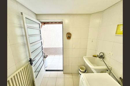 Casa à venda com 134m², 3 quartos e 2 vagas Casa à venda com 134m², 3 quartos e 2 vagasÁrea de Serviço