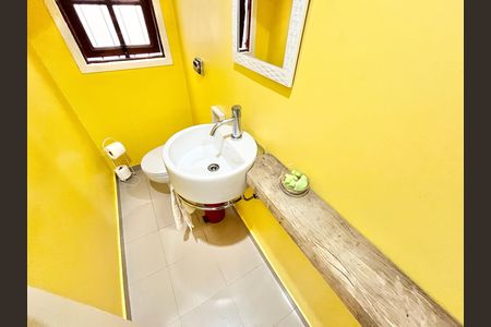 Casa à venda com 134m², 3 quartos e 2 vagas Casa à venda com 134m², 3 quartos e 2 vagasLavabo