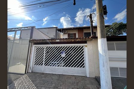 Casa à venda com 134m², 3 quartos e 2 vagas Casa à venda com 134m², 3 quartos e 2 vagasFachada/Placa