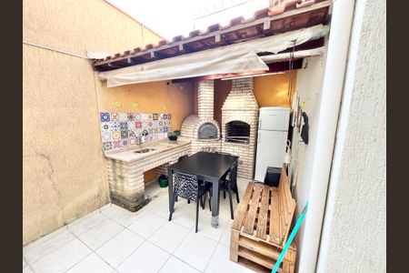 Casa à venda com 134m², 3 quartos e 2 vagas Casa à venda com 134m², 3 quartos e 2 vagasÁrea comum - Churrasqueira