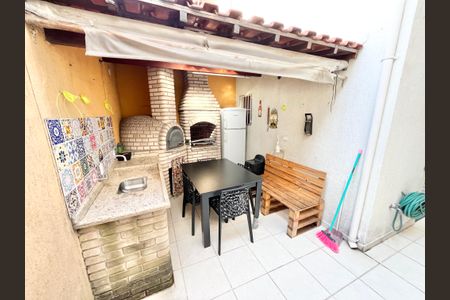 Casa à venda com 134m², 3 quartos e 2 vagas Casa à venda com 134m², 3 quartos e 2 vagasÁrea comum - Churrasqueira