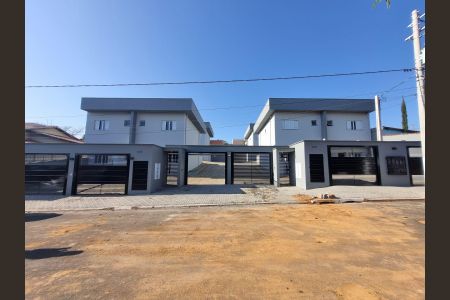 Casa de condomínio para alugar com 95m², 3 quartos e 2 vagas