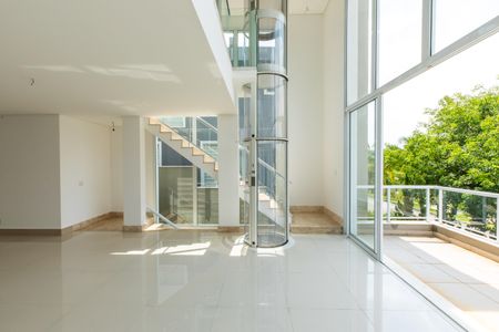 Casa à venda com 430m², 4 quartos e 6 vagasSala