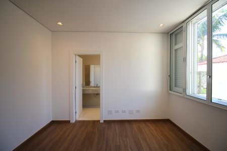 Casa para alugar com 700m², 6 quartos e 5 vagasSuíte 1
