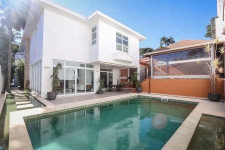 Casa para alugar com 700m², 4 quartos e 5 vagasÁrea comum - Piscina