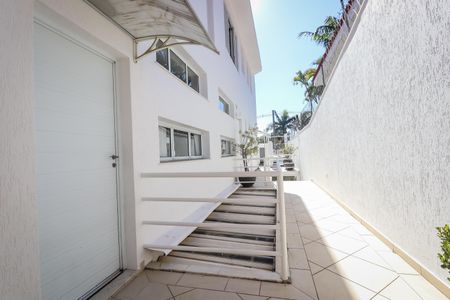 Casa para alugar com 700m², 4 quartos e 5 vagasCorredor Quintal
