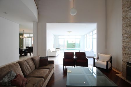 Casa para alugar com 700m², 6 quartos e 5 vagasSala 1