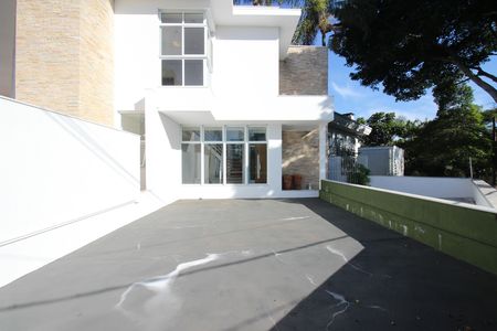 Casa para alugar com 700m², 6 quartos e 5 vagasQuintal