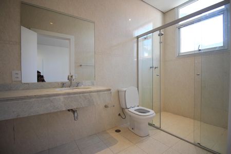 Casa para alugar com 700m², 6 quartos e 5 vagasBanheiro da Suíte 1