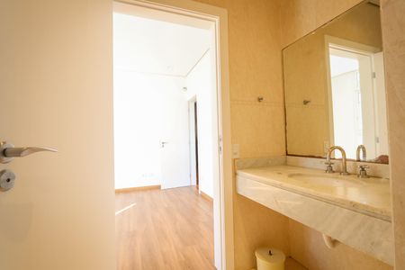 Casa para alugar com 700m², 4 quartos e 5 vagasBanheiro da Suite 4