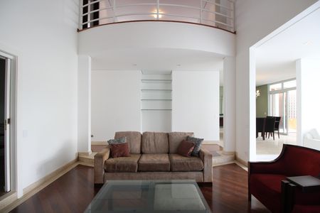 Casa para alugar com 700m², 6 quartos e 5 vagasSala 1