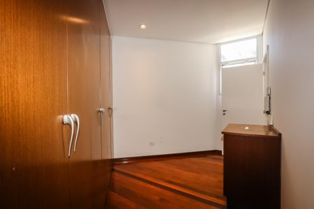 Casa para alugar com 700m², 4 quartos e 5 vagasQuarto 5