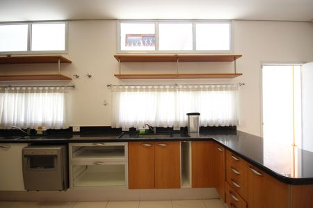 Casa para alugar com 700m², 6 quartos e 5 vagasCozinha