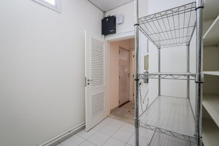 Casa para alugar com 700m², 4 quartos e 5 vagasDispensa