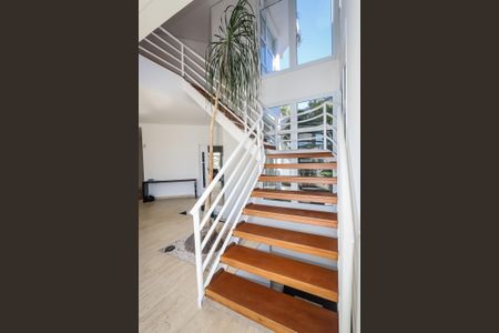 Casa para alugar com 700m², 4 quartos e 5 vagasEntrada