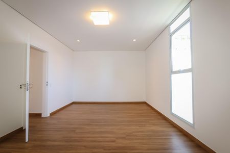 Casa para alugar com 700m², 4 quartos e 5 vagasCloset da Suite Master