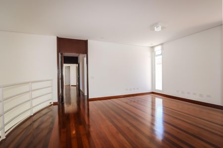 Casa para alugar com 700m², 4 quartos e 5 vagasHall da Suite Master