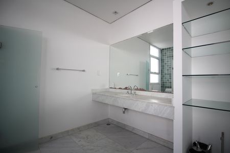 Banheiro da Suíte Master de casa à venda com 6 quartos, 700m² em Jardim Guedala, São Paulo