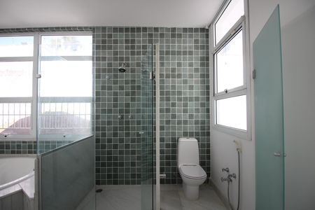 Casa para alugar com 700m², 6 quartos e 5 vagasBanheiro da Suíte Master