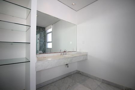 Casa para alugar com 700m², 6 quartos e 5 vagasBanheiro da Suíte Master