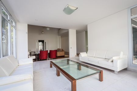 Casa para alugar com 700m², 4 quartos e 5 vagasSala