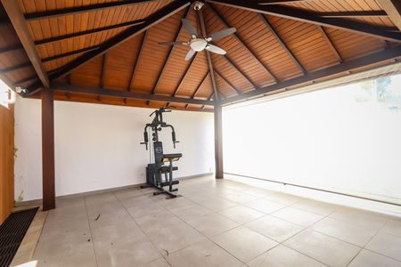 Casa para alugar com 700m², 4 quartos e 5 vagasÁrea comum - Academia