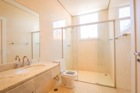 Casa para alugar com 700m², 4 quartos e 5 vagasBanheiro da Suite 2