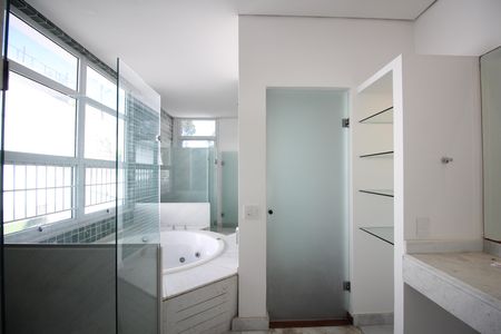 Casa para alugar com 700m², 6 quartos e 5 vagasBanheiro da Suíte Master