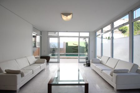 Casa para alugar com 700m², 6 quartos e 5 vagasSala 2