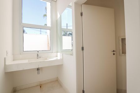 Casa para alugar com 700m², 4 quartos e 5 vagasLavabo