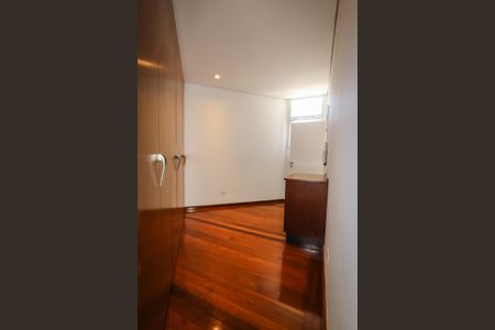 Casa para alugar com 700m², 4 quartos e 5 vagasQuarto 5