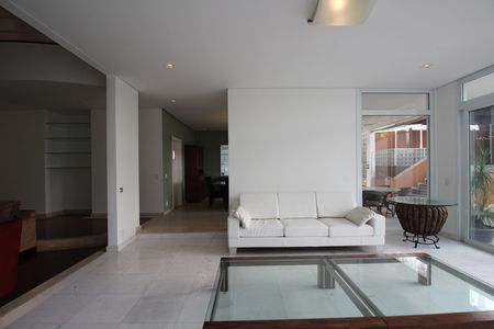 Casa para alugar com 700m², 6 quartos e 5 vagasSala 2
