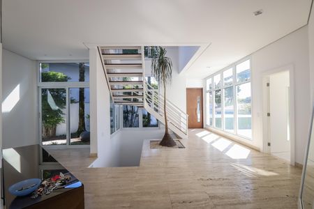 Casa para alugar com 700m², 4 quartos e 5 vagasEntrada