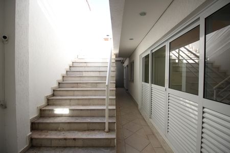 Casa para alugar com 700m², 6 quartos e 5 vagasCorredor para dependencias de Serviço