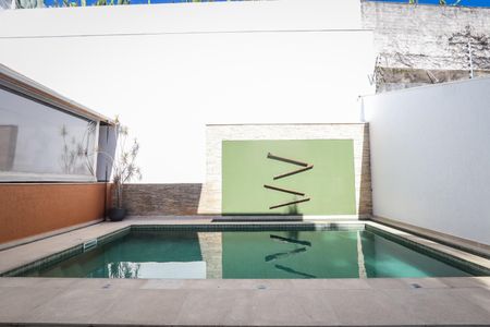 Casa para alugar com 700m², 4 quartos e 5 vagasÁrea comum - Piscina