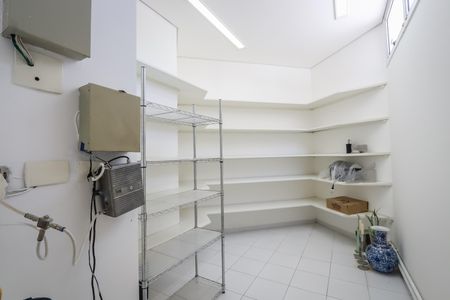 Casa para alugar com 700m², 4 quartos e 5 vagasDispensa