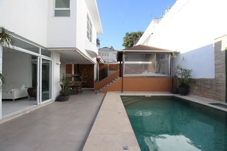 Casa para alugar com 700m², 6 quartos e 5 vagasPiscina