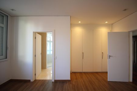 Casa para alugar com 700m², 6 quartos e 5 vagasSuíte 2