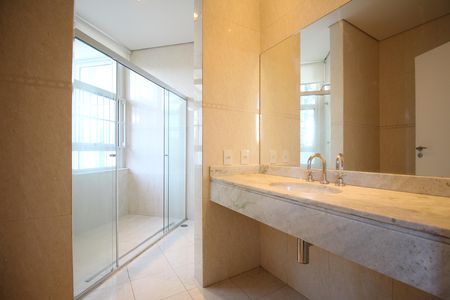 Casa para alugar com 700m², 6 quartos e 5 vagasBanheiro da Suíte 2
