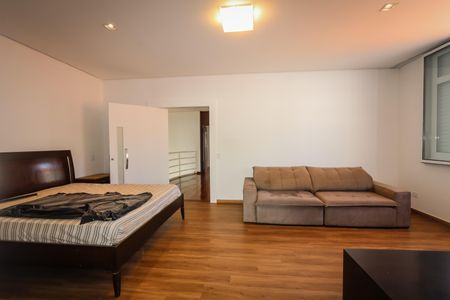 Casa para alugar com 700m², 4 quartos e 5 vagasSuite Master