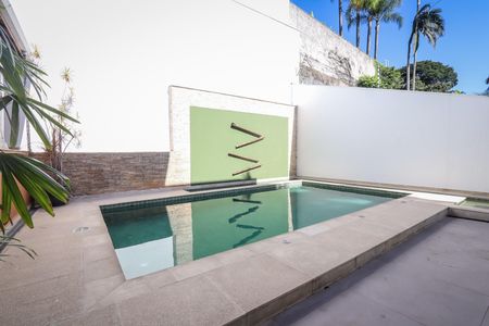 Casa para alugar com 700m², 4 quartos e 5 vagasÁrea comum - Piscina