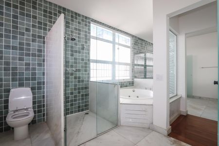 Casa para alugar com 700m², 4 quartos e 5 vagasBanheiro da Suite Master