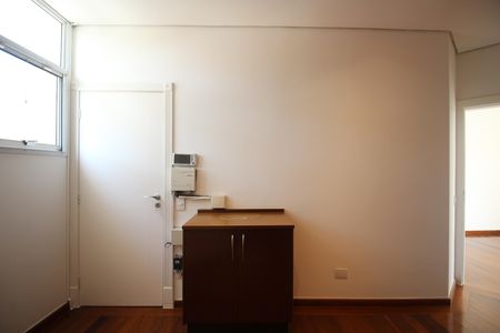 Casa para alugar com 700m², 6 quartos e 5 vagasRoupeiro