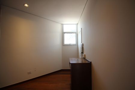 Casa para alugar com 700m², 6 quartos e 5 vagasRoupeiro