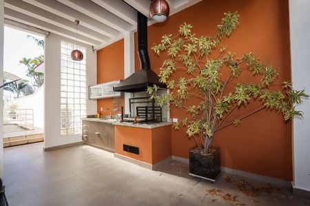 Casa para alugar com 700m², 4 quartos e 5 vagasÁrea comum - Churrasqueira