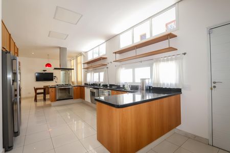 Casa para alugar com 700m², 4 quartos e 5 vagasCozinha