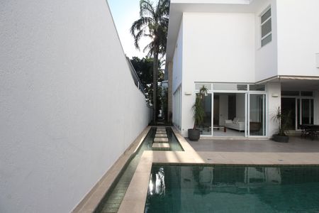 Casa para alugar com 700m², 6 quartos e 5 vagasEspelho D'Água